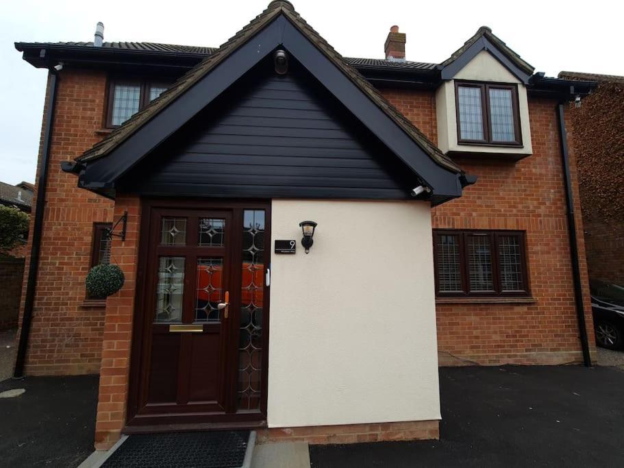 London Luxury 6 Bedroom Family House Sleeps 12 People Parking For 4 Cars Close To Tube. Chigwell Luaran gambar