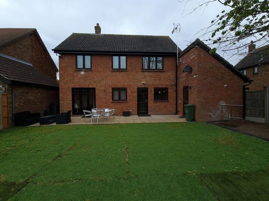 London Luxury 6 Bedroom Family House Sleeps 12 People Parking For 4 Cars Close To Tube. Chigwell Luaran gambar