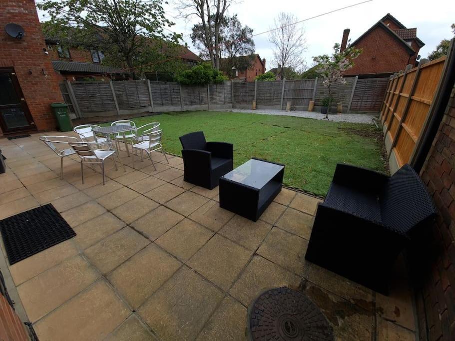 London Luxury 6 Bedroom Family House Sleeps 12 People Parking For 4 Cars Close To Tube. Chigwell Luaran gambar