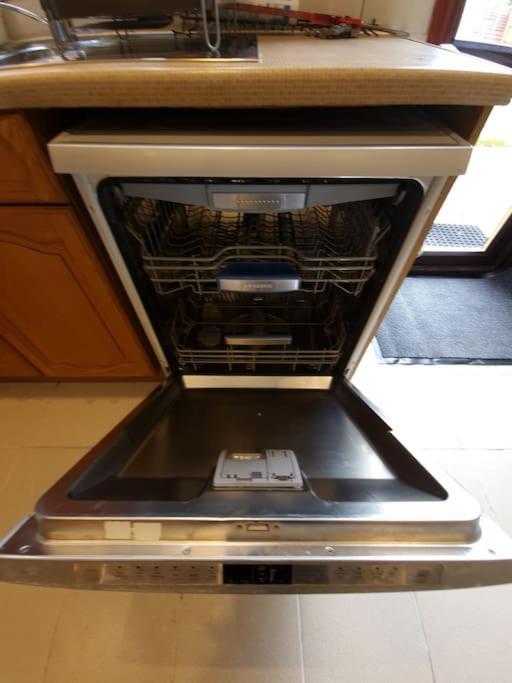 London Luxury 6 Bedroom Family House Sleeps 12 People Parking For 4 Cars Close To Tube. Chigwell Luaran gambar