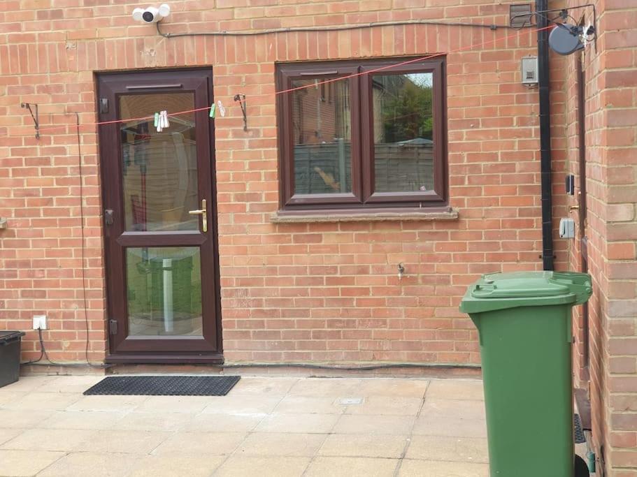 London Luxury 6 Bedroom Family House Sleeps 12 People Parking For 4 Cars Close To Tube. Chigwell Luaran gambar