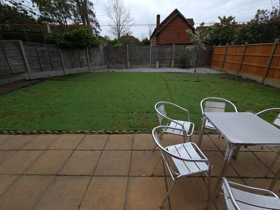 London Luxury 6 Bedroom Family House Sleeps 12 People Parking For 4 Cars Close To Tube. Chigwell Luaran gambar