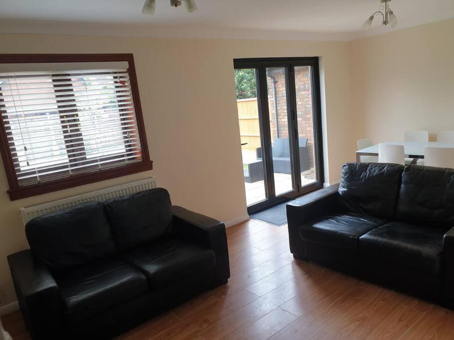 London Luxury 6 Bedroom Family House Sleeps 12 People Parking For 4 Cars Close To Tube. Chigwell Luaran gambar