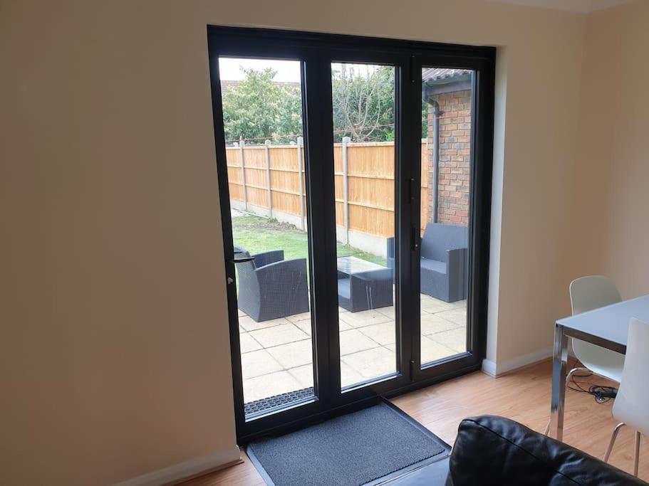 London Luxury 6 Bedroom Family House Sleeps 12 People Parking For 4 Cars Close To Tube. Chigwell Luaran gambar