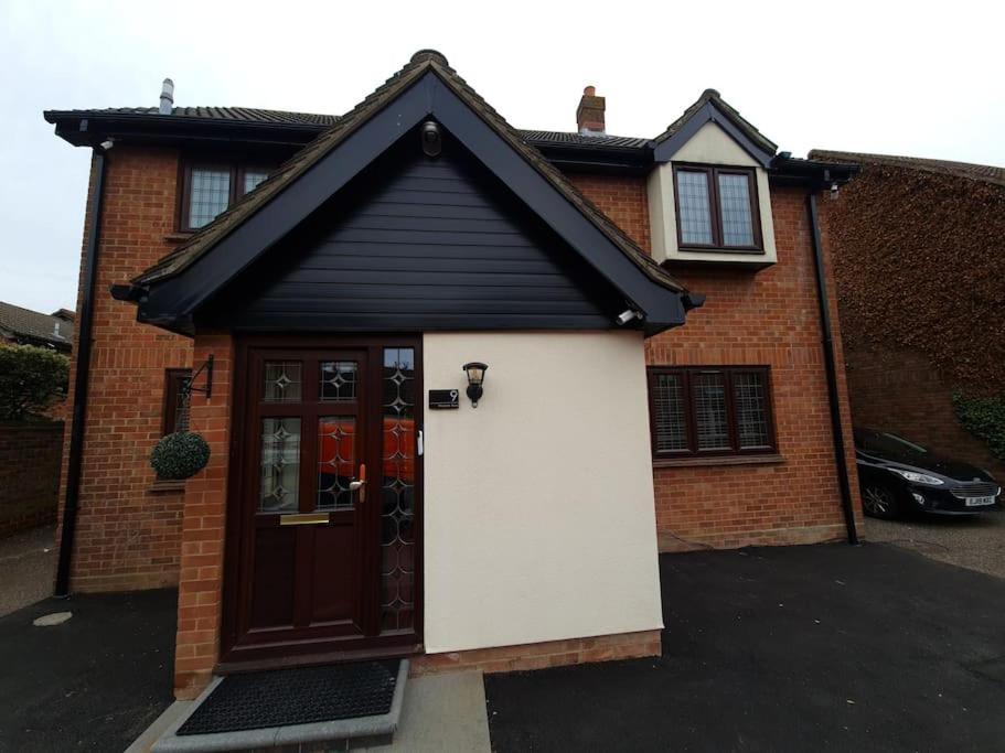 London Luxury 6 Bedroom Family House Sleeps 12 People Parking For 4 Cars Close To Tube. Chigwell Luaran gambar
