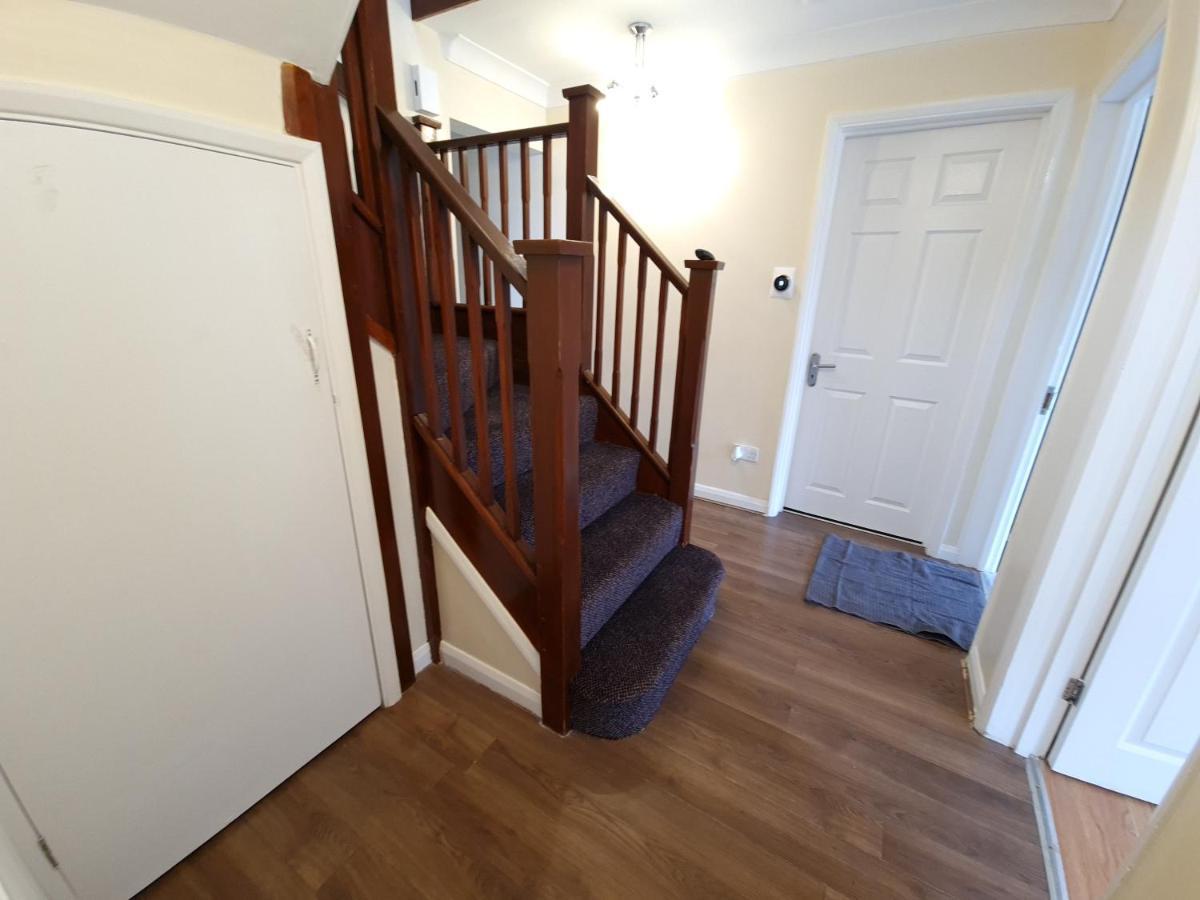 London Luxury 6 Bedroom Family House Sleeps 12 People Parking For 4 Cars Close To Tube. Chigwell Luaran gambar