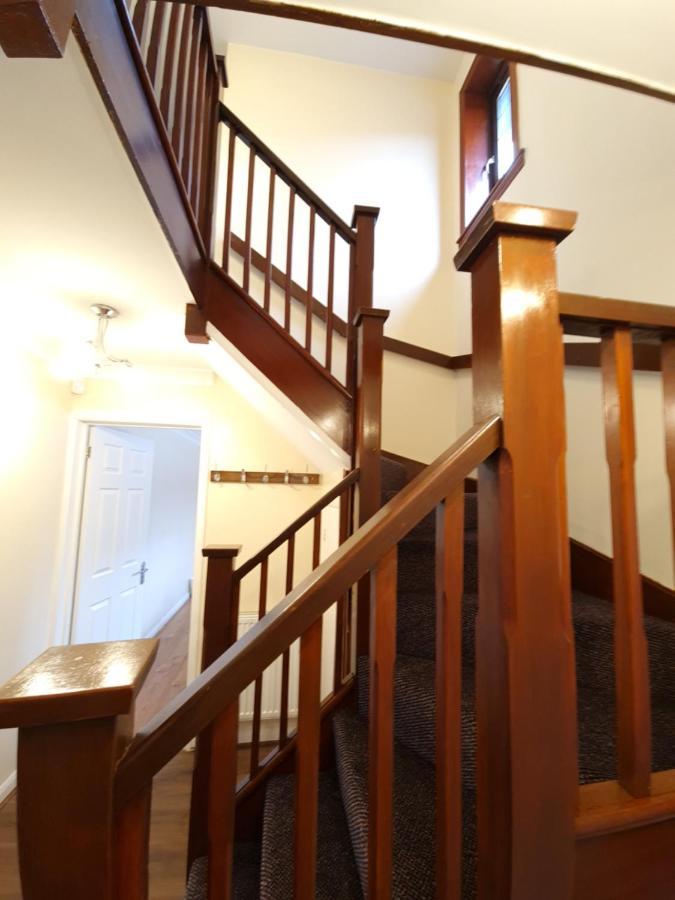 London Luxury 6 Bedroom Family House Sleeps 12 People Parking For 4 Cars Close To Tube. Chigwell Luaran gambar