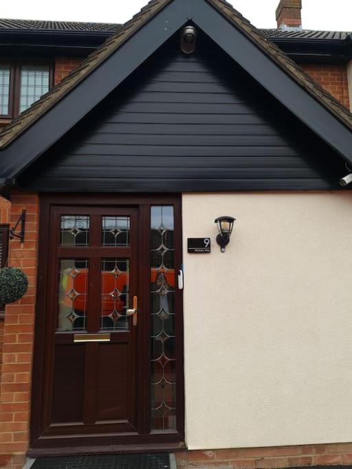 London Luxury 6 Bedroom Family House Sleeps 12 People Parking For 4 Cars Close To Tube. Chigwell Luaran gambar