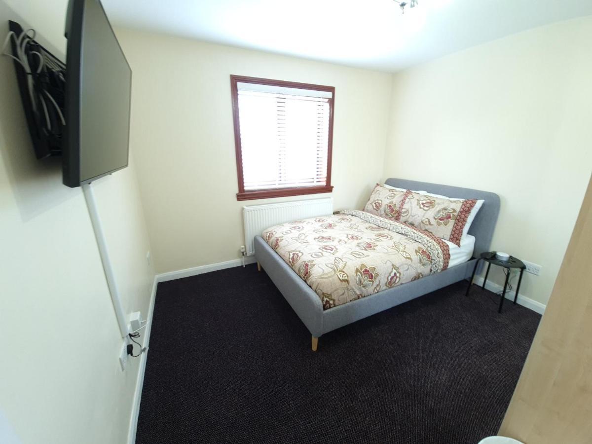 London Luxury 6 Bedroom Family House Sleeps 12 People Parking For 4 Cars Close To Tube. Chigwell Luaran gambar